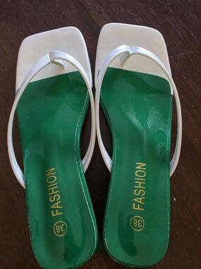 Colorblock White & Green Square-Toe Thong Sandals